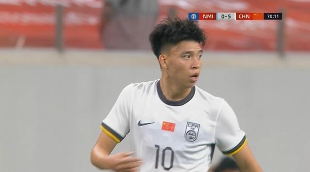 独1档！王钰栋半场造7球获盛赞：U22国足没他像业余队 踢澳洲有戏