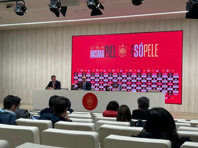 乐鱼体育-【现场】巴萨神童征服伯纳乌，西班牙找到秘密武器？