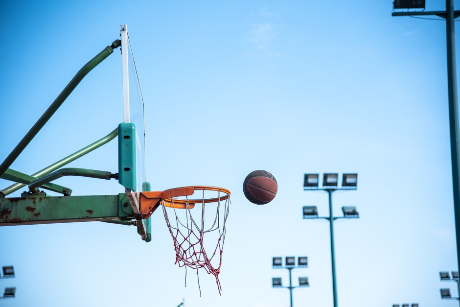 中国男篮官宣：曾凡博伤病恢复未达标无缘亚洲杯 张镇麟也缺席拉警报