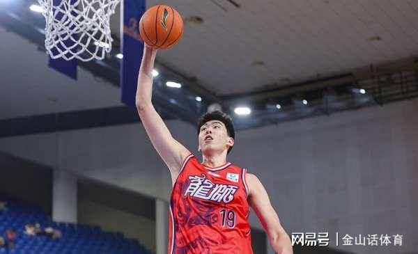 乐鱼官网-牛逼！10中9砍24分14板2帽，被广东弃用之人又爆发，网友:真争气