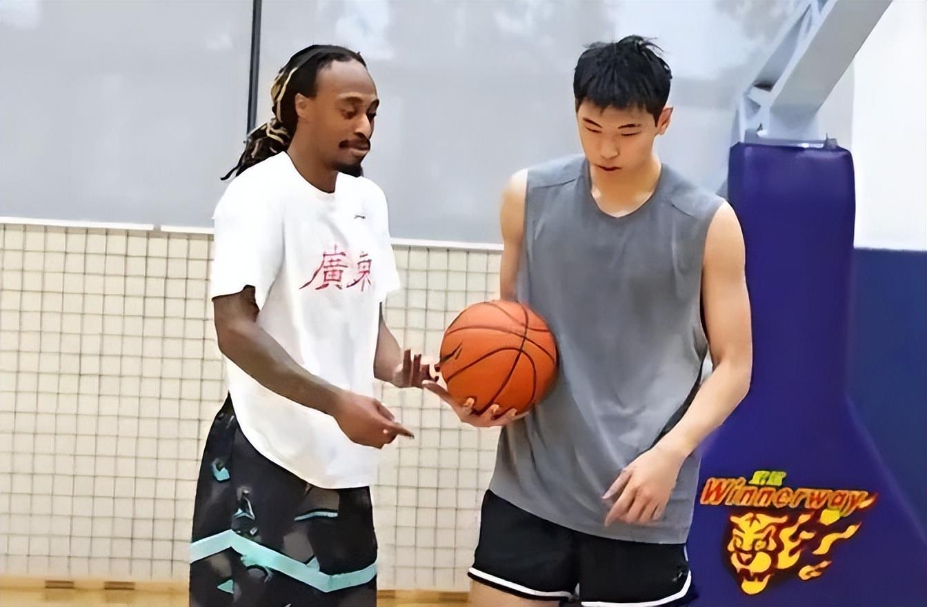 乐鱼体育app-北京男篮翟晓川受伤 麦考尔崔永熙一对一特训 北控朱松玮阶段报销