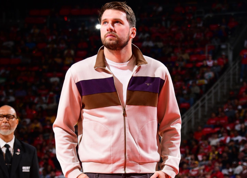 乐鱼体育app-詹姆斯自责8次失误不可接受！东契奇承诺蒂耶罗：帮他交技犯罚款