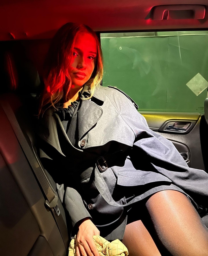 2米16与1米7！霍姆格伦官宣恋情，现女友是维拉中场埃利奥特前任